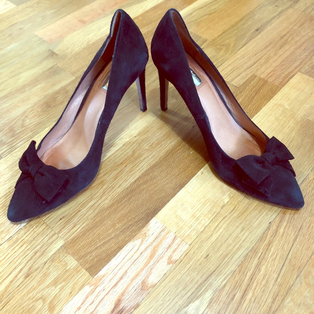 Halogen Black suede bow heels.